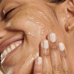 Seaweed Pore-cleansing Exfoliator Lifestyle