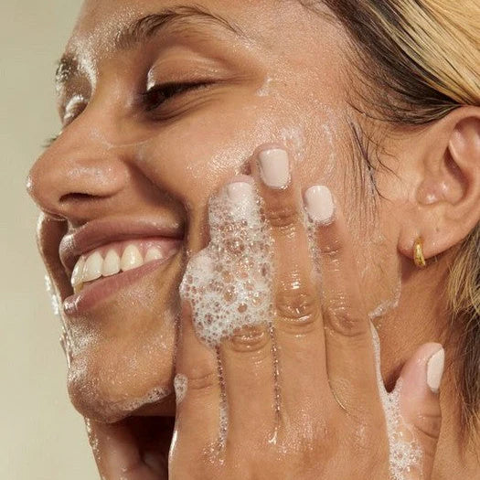 Seaweed Oil-Control Face Wash Lifestyle
