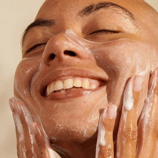 Vitamin E Gentle Facial Wash 3